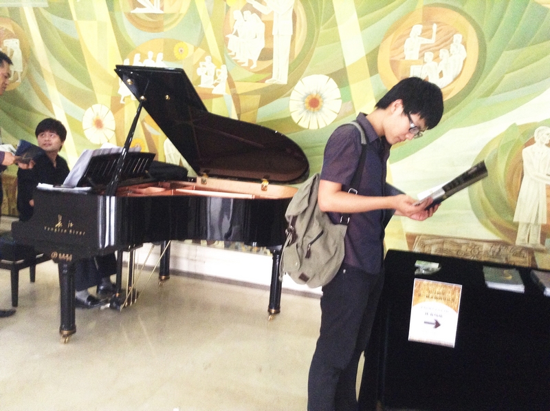 墙里开花墙外香——“小金钟”赛场展示用琴“救场”合唱会