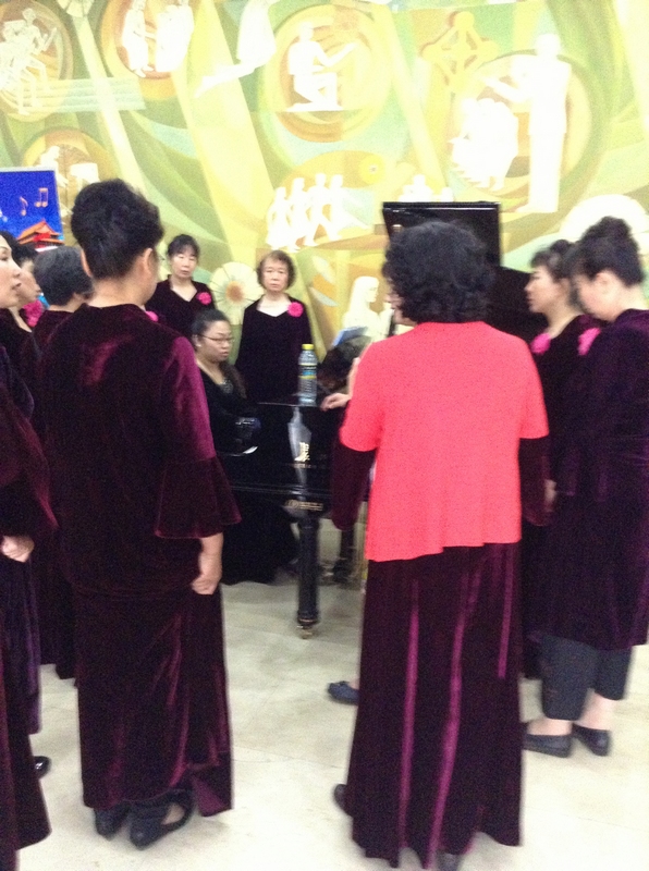 墙里开花墙外香——“小金钟”赛场展示用琴“救场”合唱会