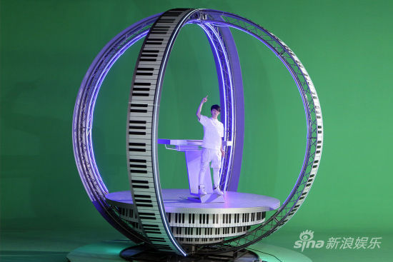 严爵首场小巨蛋“钢铁情人”演唱会即将登场