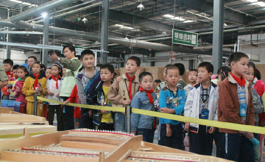 预计音乐节期间将有6万人参观宜昌钢琴生产基地