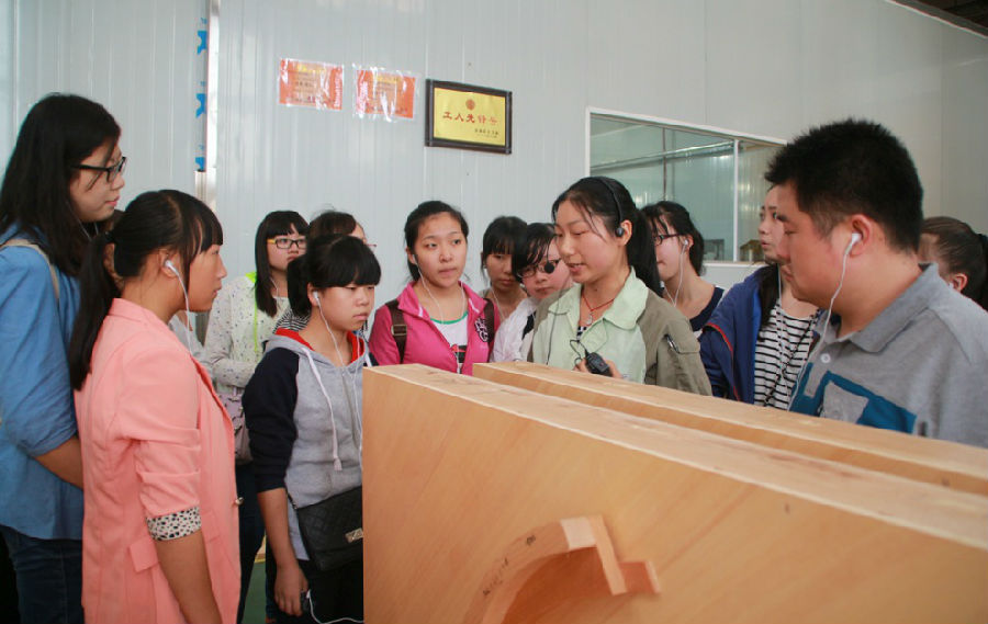 预计音乐节期间将有6万人参观宜昌钢琴生产基地