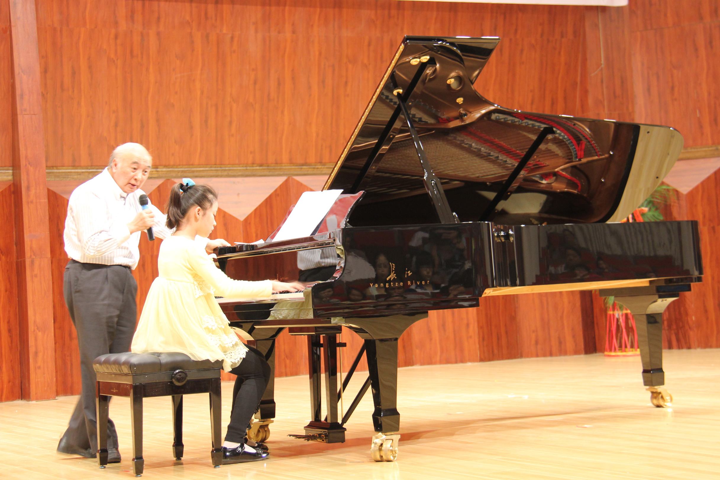 钢琴教育家但昭义教授全国讲学贵州站起航
