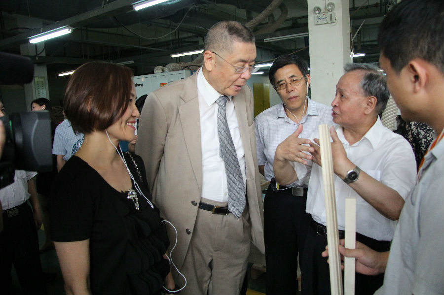 罗清泉、刘诗昆、中国侨联齐聚宜昌 考察长江钢琴生产基地