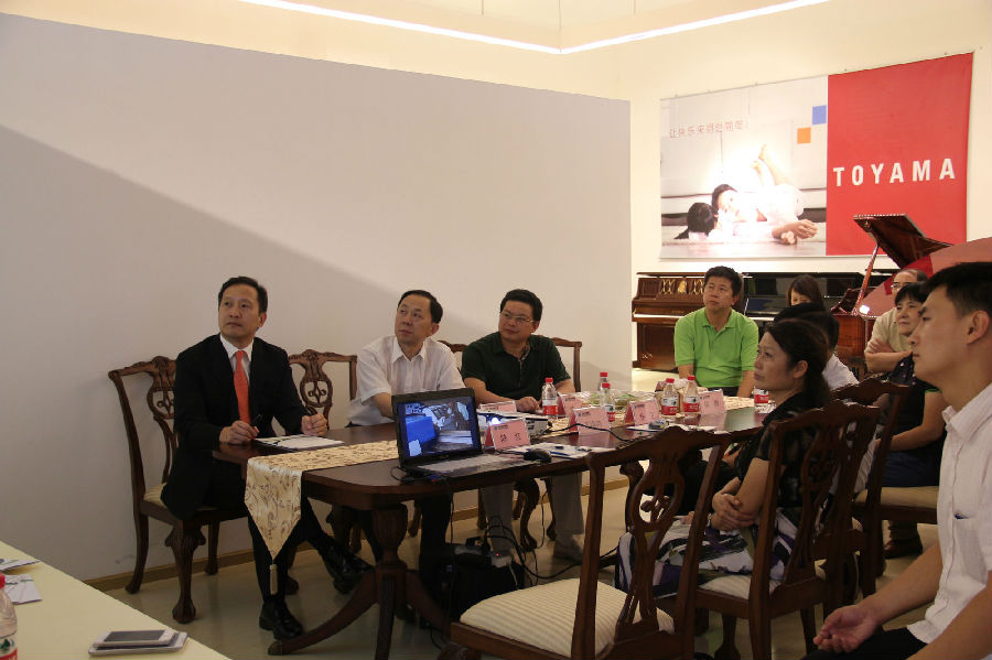 罗清泉、刘诗昆、中国侨联齐聚宜昌 考察长江钢琴生产基地