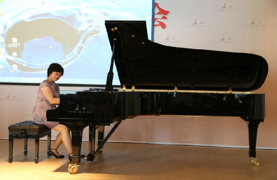 中国音协钢琴学会理事参观长江钢琴生产基地为民族品牌喝彩