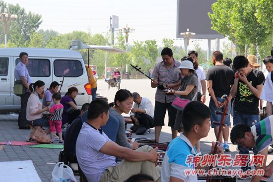 带着孩子来&ldquo;参展&rdquo;