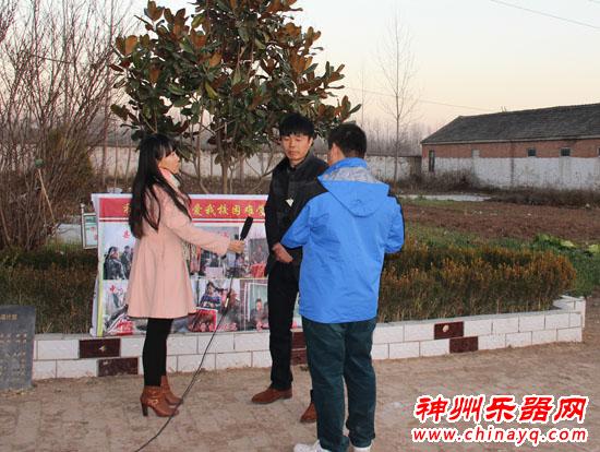 笛声悲怆孝感动天 笛子哥卖艺救父后续报道 ——笛子哥身教言传12岁女儿撑起一片天