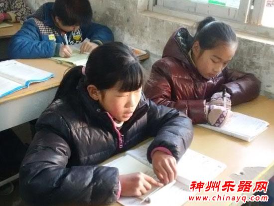 笛声悲怆孝感动天 笛子哥卖艺救父后续报道 ——笛子哥身教言传12岁女儿撑起一片天