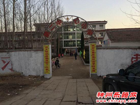 笛声悲怆孝感动天 笛子哥卖艺救父后续报道 ——笛子哥身教言传12岁女儿撑起一片天