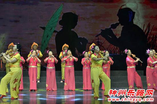 长沙音协葫芦丝巴乌学会举行周年庆典 李春华应邀献艺(组图)