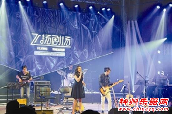 深圳吉他手古博在罗湖大剧院演绎 “吉他之夜”