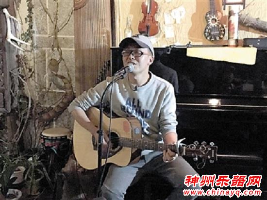 李福炳的追梦之旅—玩吉他到开琴行