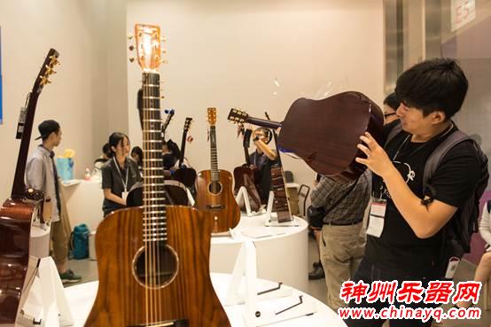 现场为你展示2015上海乐器展 LAVAGUITAR展位盛况