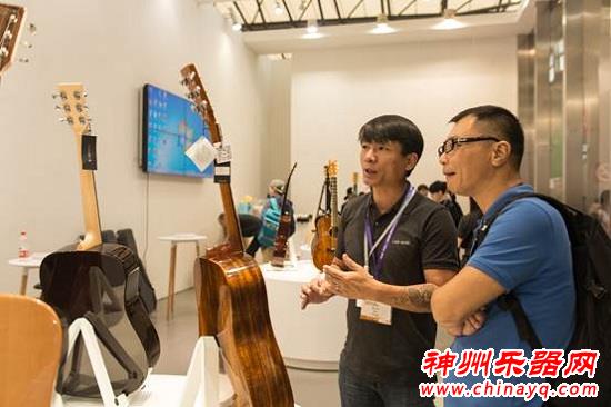 现场为你展示2015上海乐器展 LAVAGUITAR展位盛况