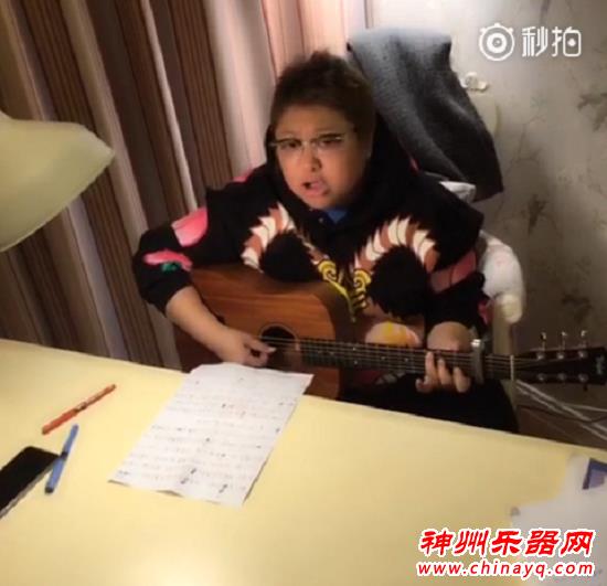韩红深情弹吉他 韩文演唱bigbang