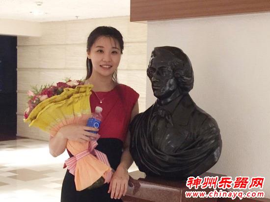 钢琴女孩李舒曼 勇于挑战高手