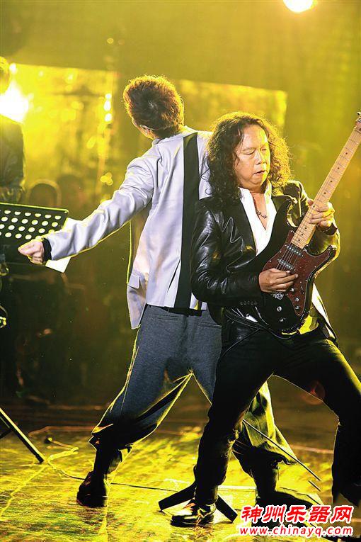 太极乐队主唱为许志安弹吉他 刘欢女儿也来做谋士