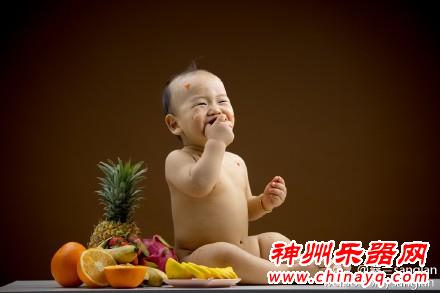 桑兰变晒子狂魔 弹钢琴+打酱油+玩耍都要炫