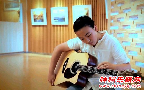 世界知名吉他大师来青岛，挑战12岁吉他神童