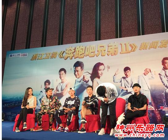 陈赫主动提出轨事件 并向媒体鞠躬致歉