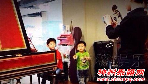 星二代扎堆儿玩儿乐器