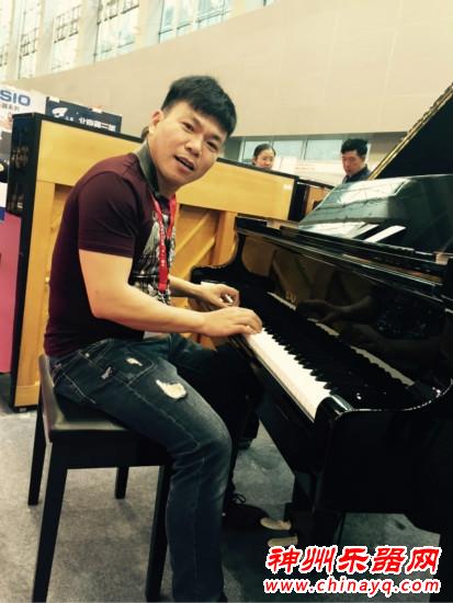 器乐达人范文泽老师受邀参加2015广州乐器展