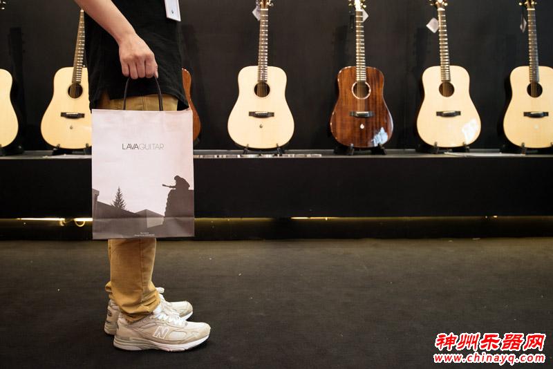 2015广州乐器展开幕 LAVA GUITAR新军突起引爆全场