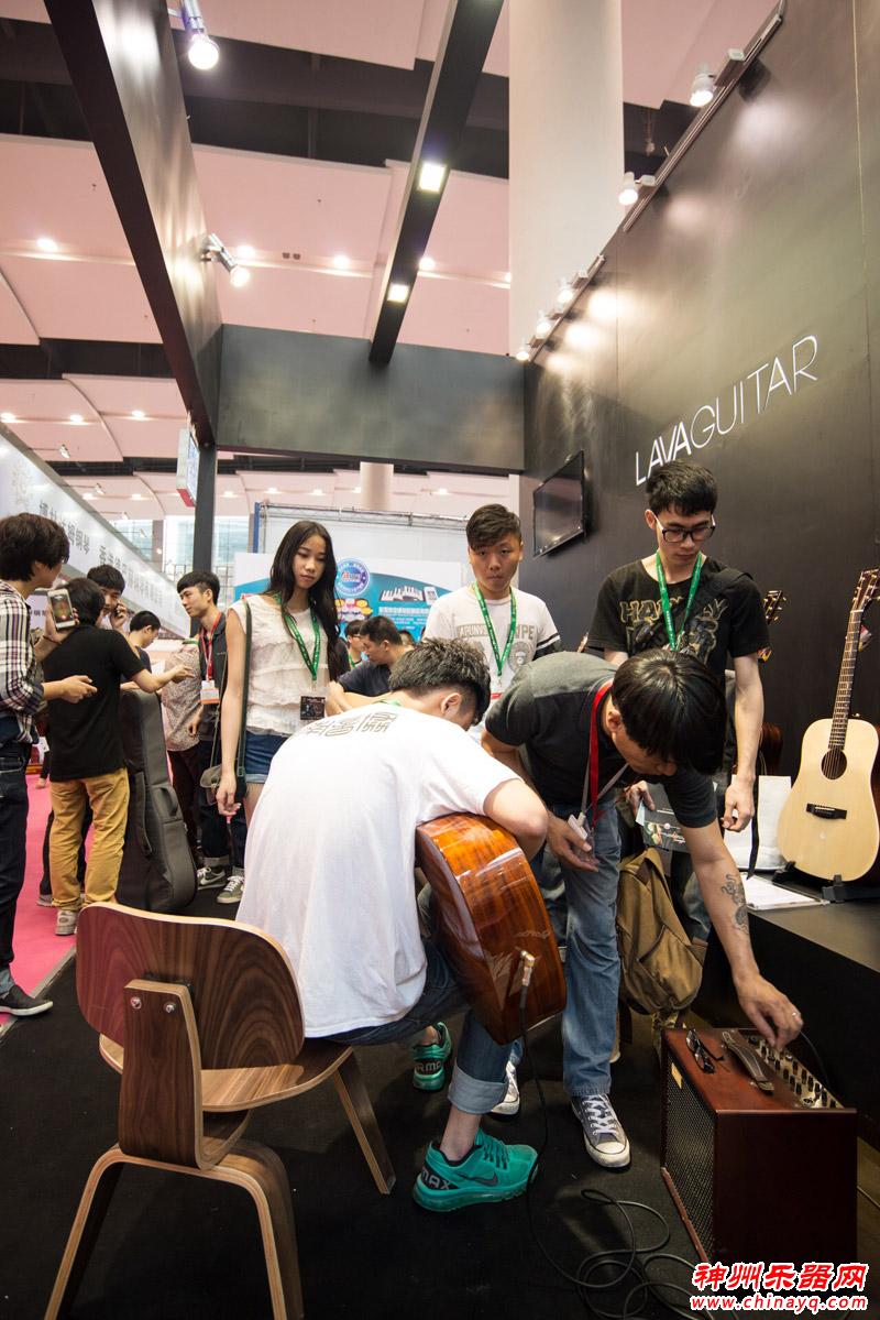 2015广州乐器展开幕 LAVA GUITAR新军突起引爆全场