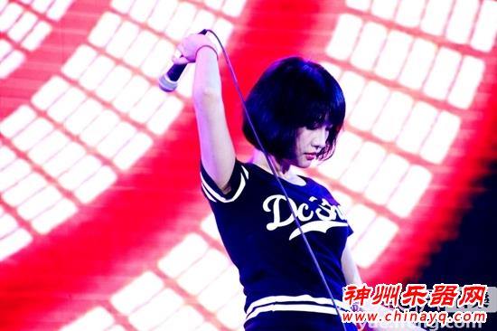 莫龙丹携830乐队放歌兰州音乐节 high至极点