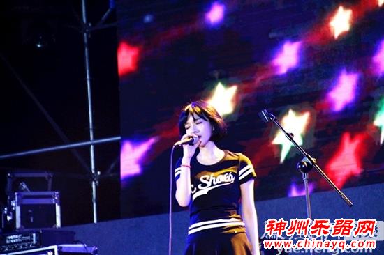 莫龙丹携830乐队放歌兰州音乐节 high至极点