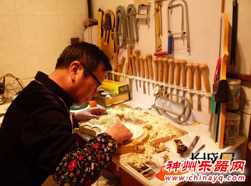 钟情小提琴 孙师傅和他的“魔症提琴坊”