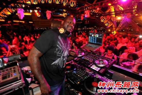 鲨鱼奥尼尔客串dj秀打碟技巧 专辑曾获白金销量