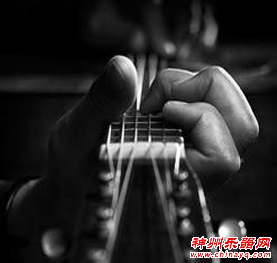 为什么弹完吉他手上会有蒜味