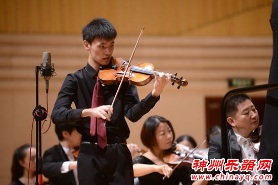 谯智现身音乐会 小提琴奏响绿城郑州