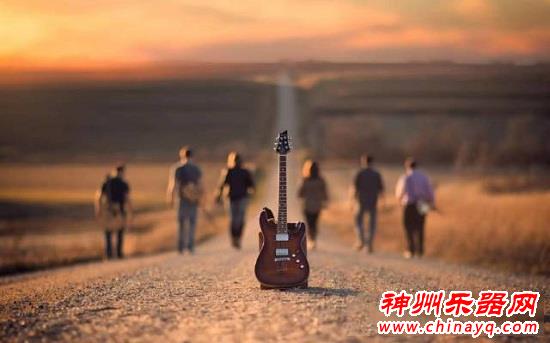 透过吉他看天空 你能看到音乐之美