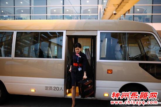 走进90后空姐的业余生活：看书 跑步 弹吉他