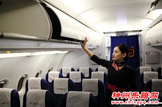 走进90后空姐的业余生活：看书 跑步 弹吉他