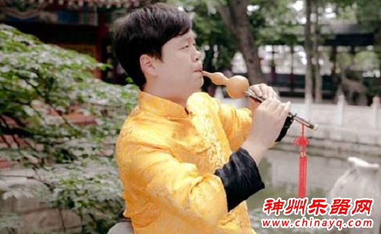 坚守最初的梦想：刘强强永无休止的葫芦丝梦