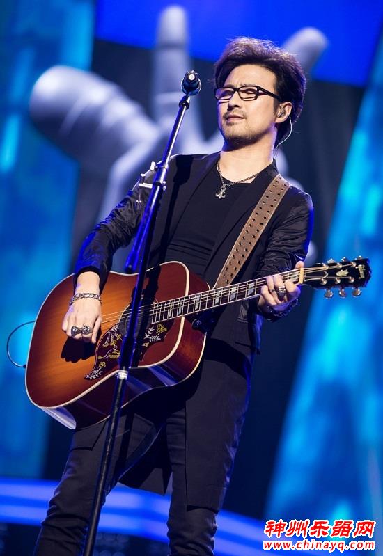 汪峰为子怡拉小提琴献唱：子怡爱的是个好男人