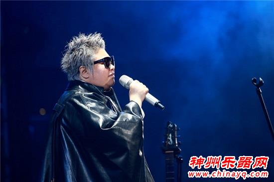 韩红郑州开演唱会 大方分享初恋往事
