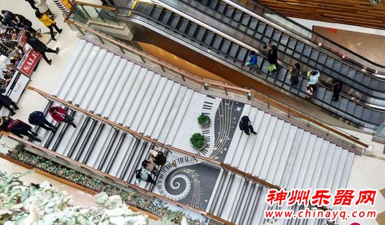 边走边弹 踏过钢琴阶梯