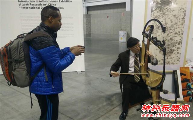 湖南人独创新式乐器 纽约人纷纷点赞