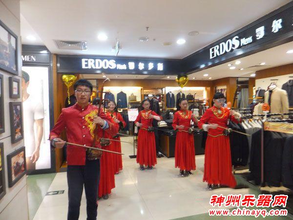 安康蓓蕾民乐团上演二胡演奏快闪