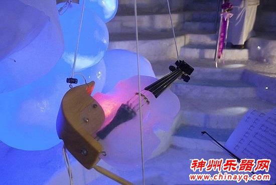 冰块雕琢的乐器 亮相瑞典冰雪音乐会