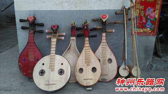 德阳什邡65岁大爷自制乐器 卖琴还包教弹琴(组图)
