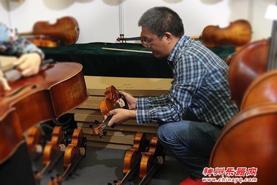 北京知音手工提琴制作室亮相上海乐器展 产品获得中外友人青睐
