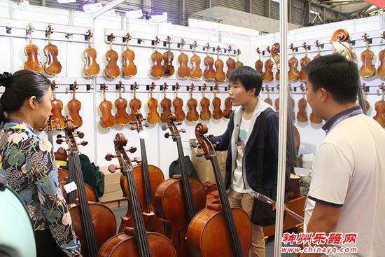 北京知音手工提琴制作室亮相上海乐器展 产品获得中外友人青睐