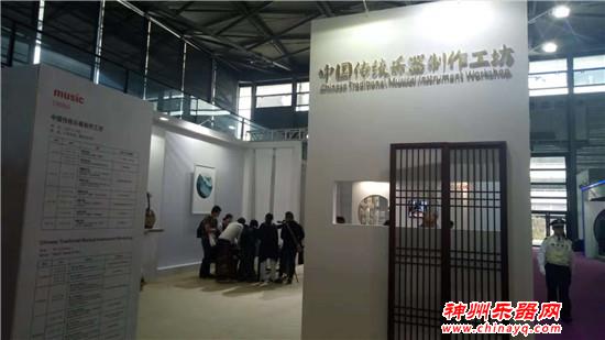 中国传统乐器制作工坊别出心裁 现场制作乐器引人入迷
