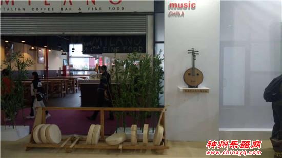 中国传统乐器制作工坊别出心裁 现场制作乐器引人入迷