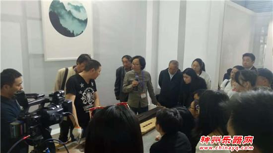 良琴即知音 中国传统乐器工坊沈业传先生现场讲解古琴髹漆